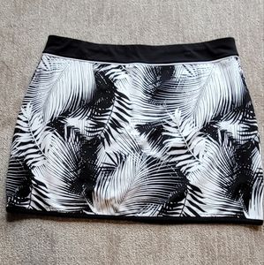 Ruby Rd. Black and White Leaf Print Skort
